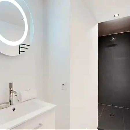 Champs-elysees For 6 Guests Apartament